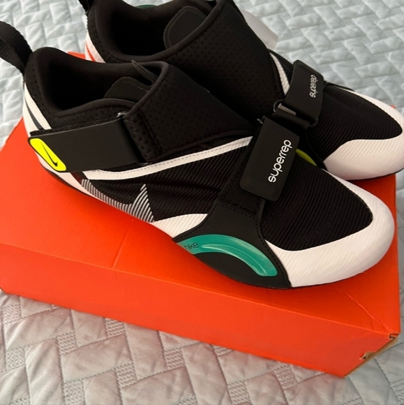 Nike Black and White Athletic Shoes - Picture 1 of 4